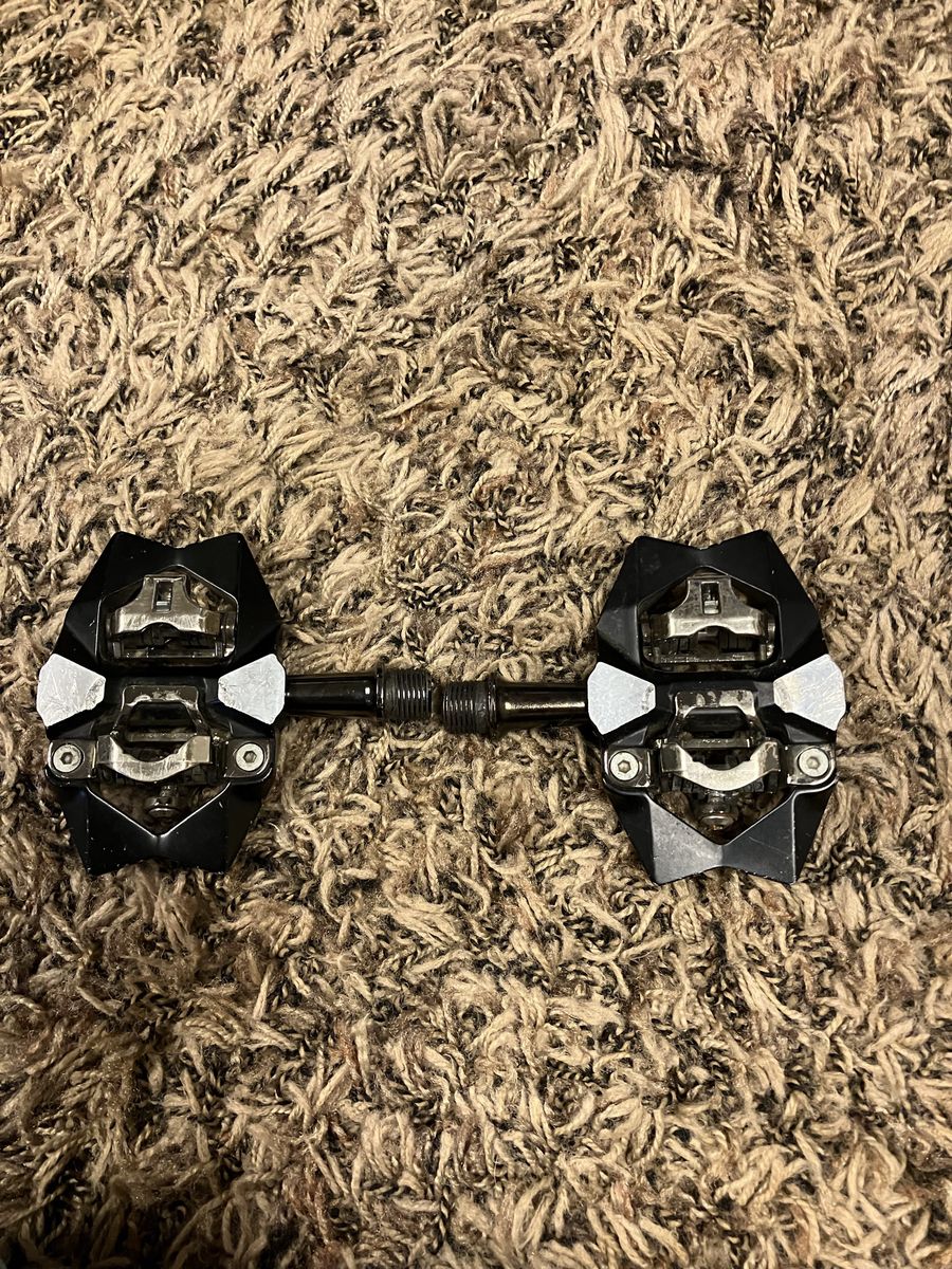 Road bike pedals