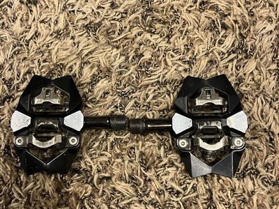 Road bike pedals