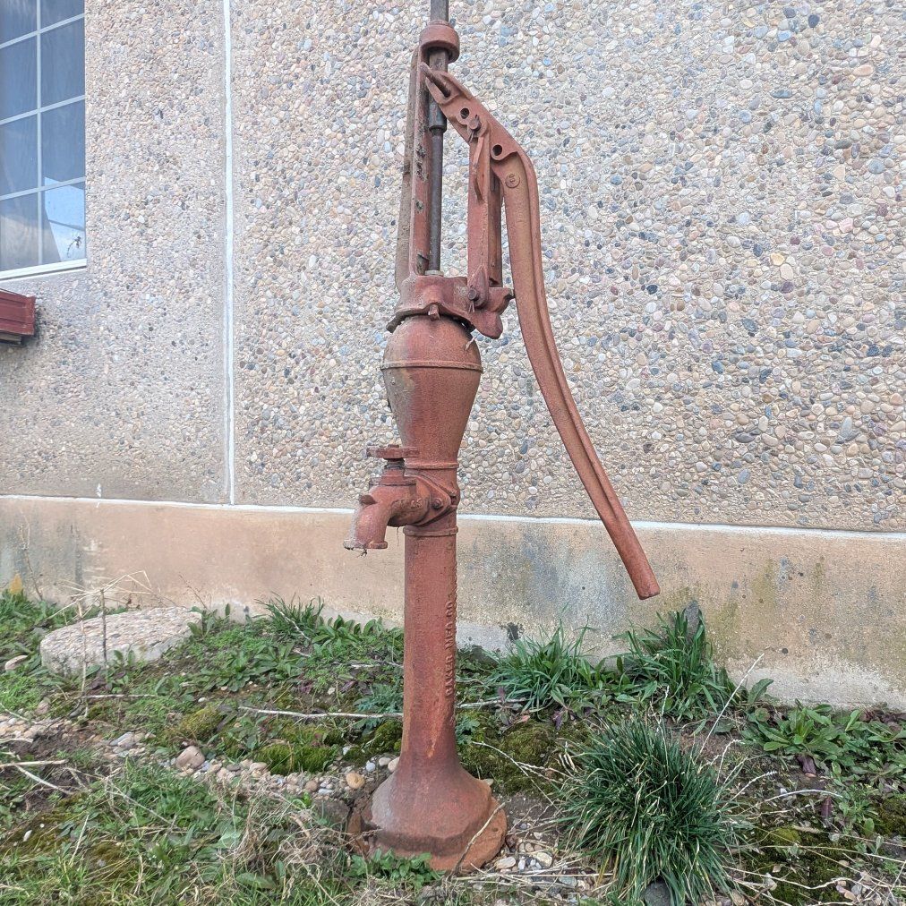 Vintage Baker Mfg Hand Well Water Pump