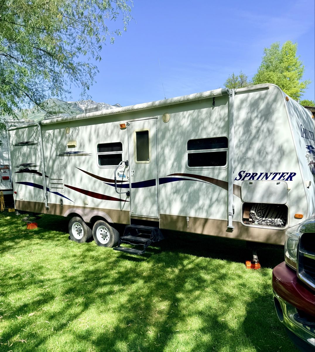 2008 Keystone Sprinter 29’ Travel Trailer