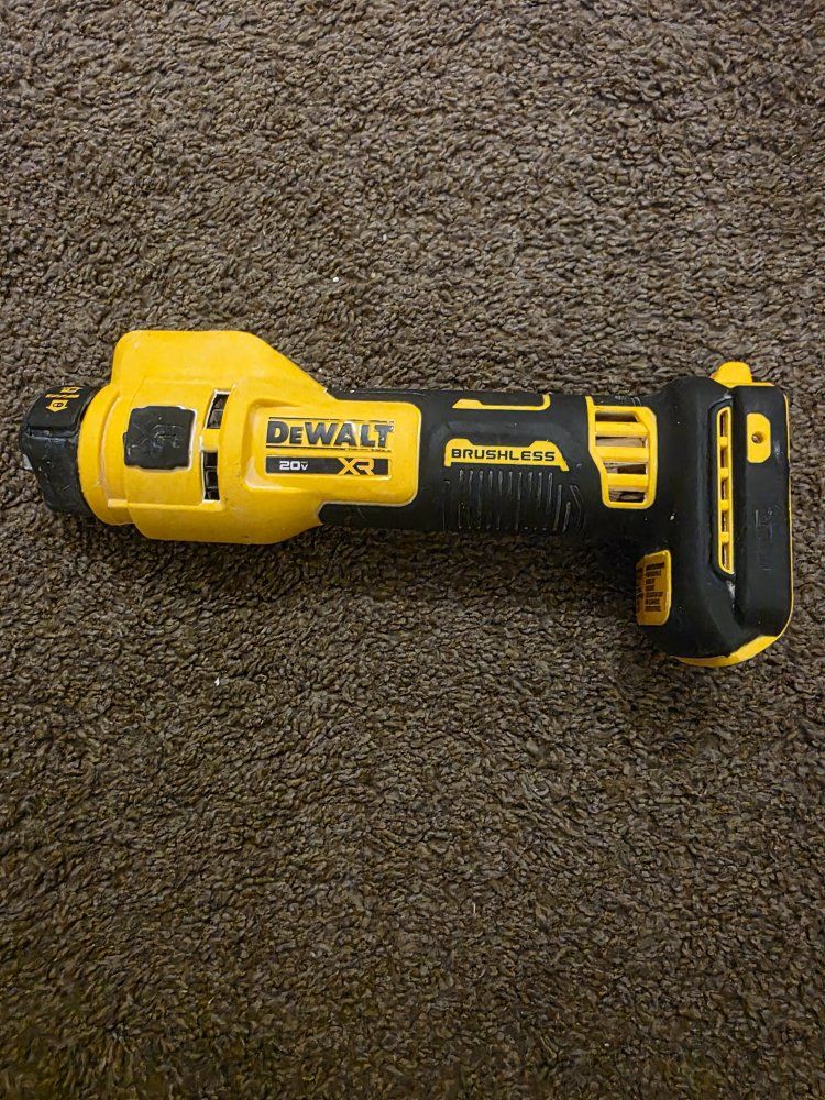 DEWALT 20V MAX XR Drywall Cut-Out Tool
