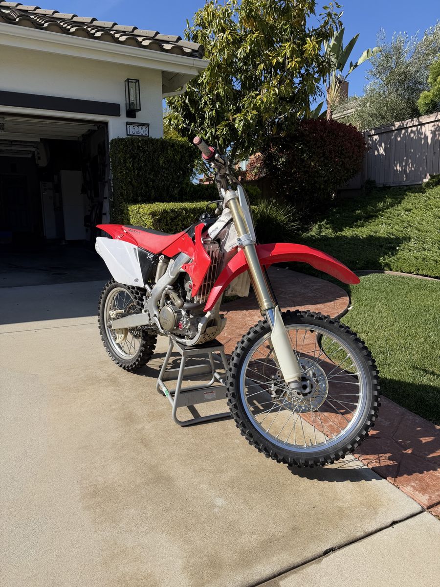 Main image 6