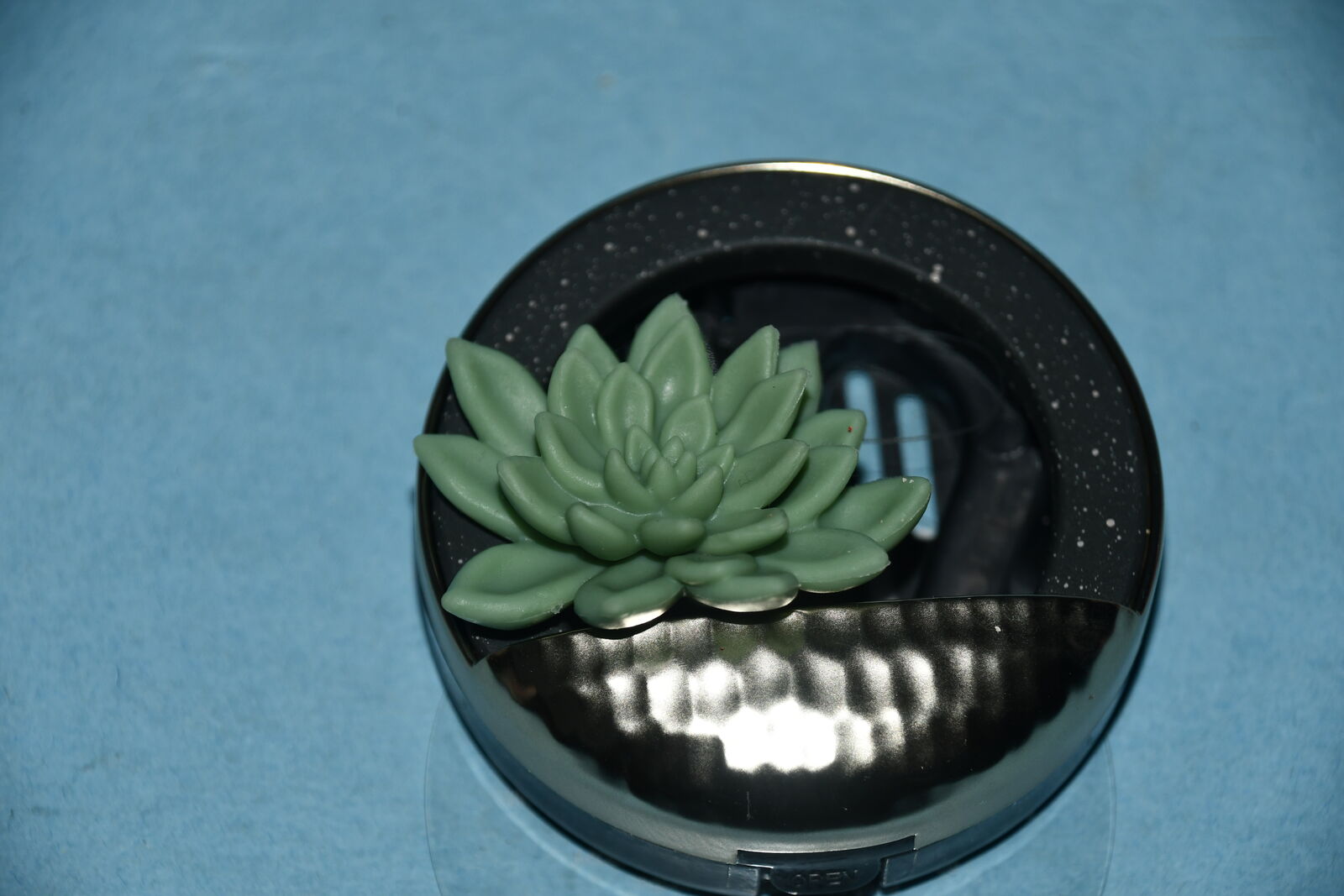 NWT BATH & BODY WORKS "PLANT" CAR AIR FRESHENER ~ VENT or VISOR CLIP