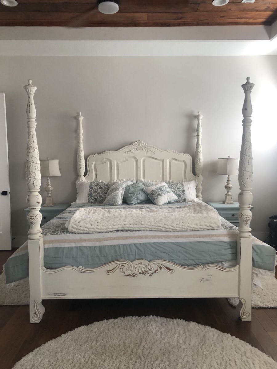 King poster bedroom set