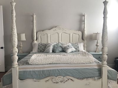 King poster bedroom set