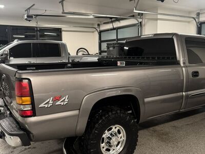 06 GMC 8 Foot Bed