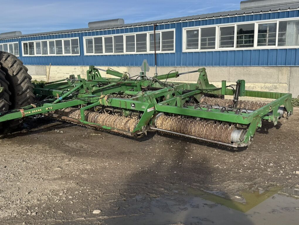 28' John Deere Cultivator
