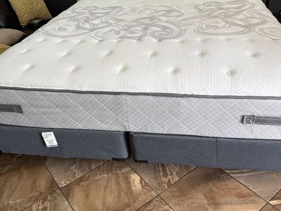 Pillow Top Mattress with Box Spring and metal frame king size complete $200
