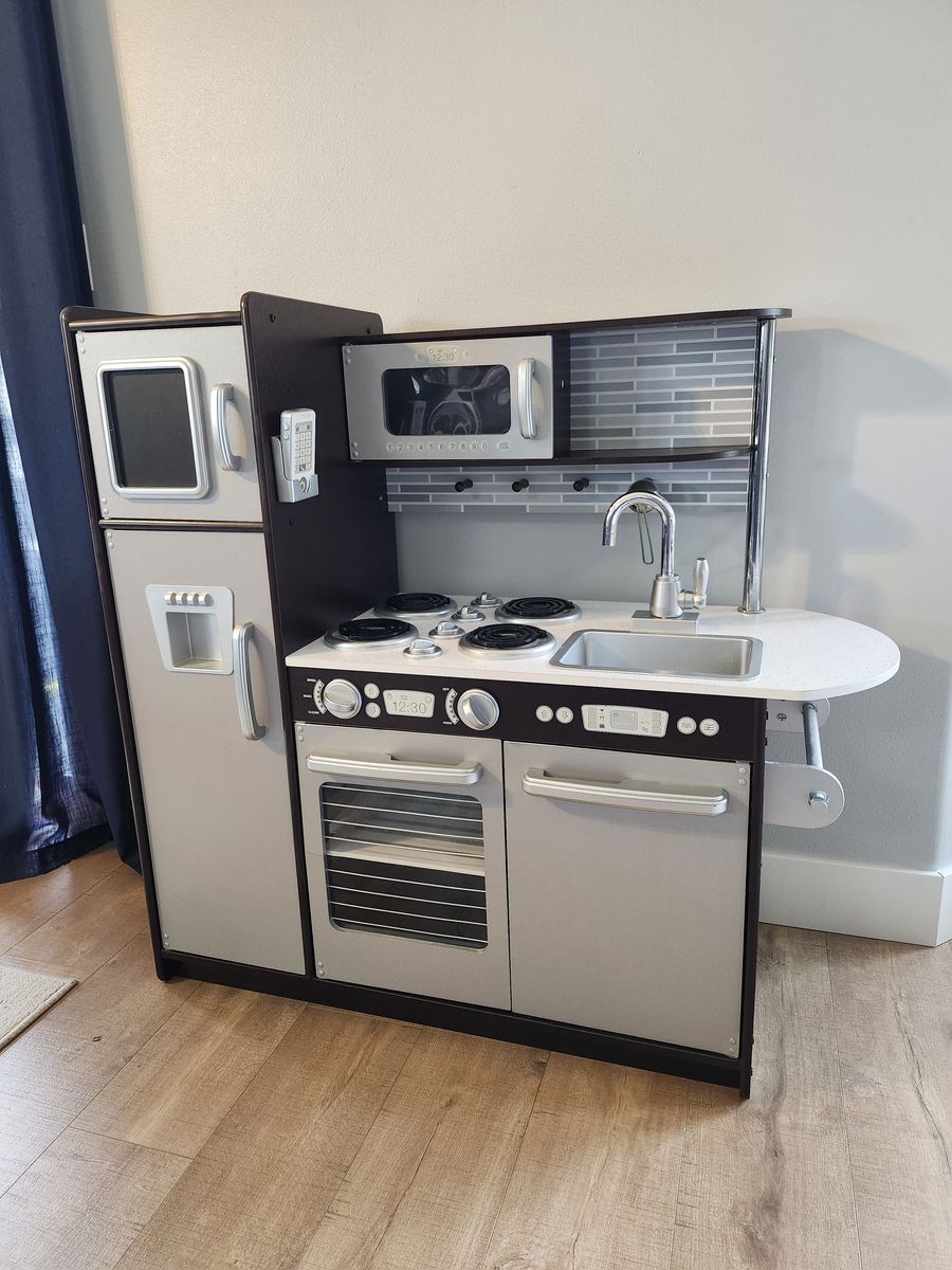 KidKraft Play Kitchen