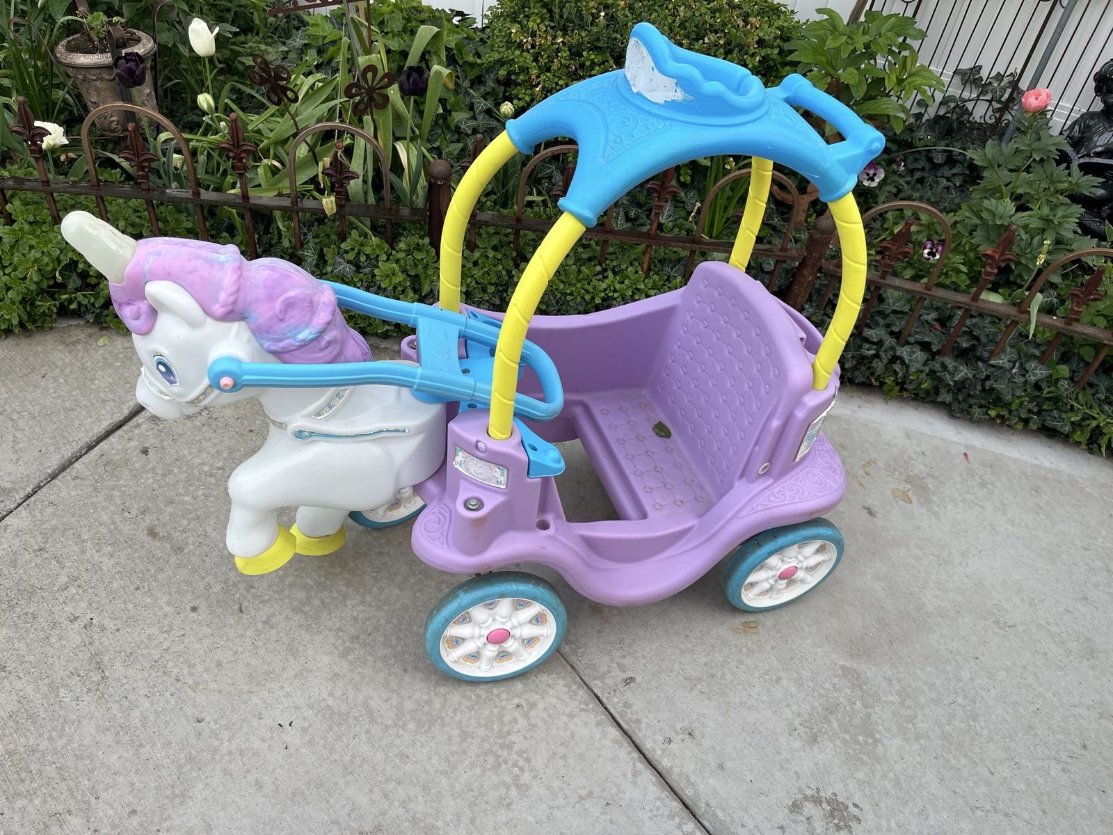 Little tikes carriage coupe car -no door
