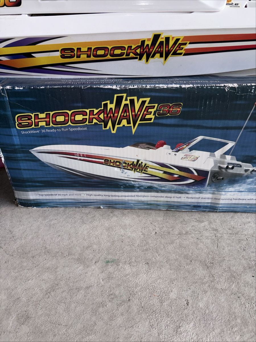 Shockwave 36 Rc Boat With Dynamite Engine Untested READ