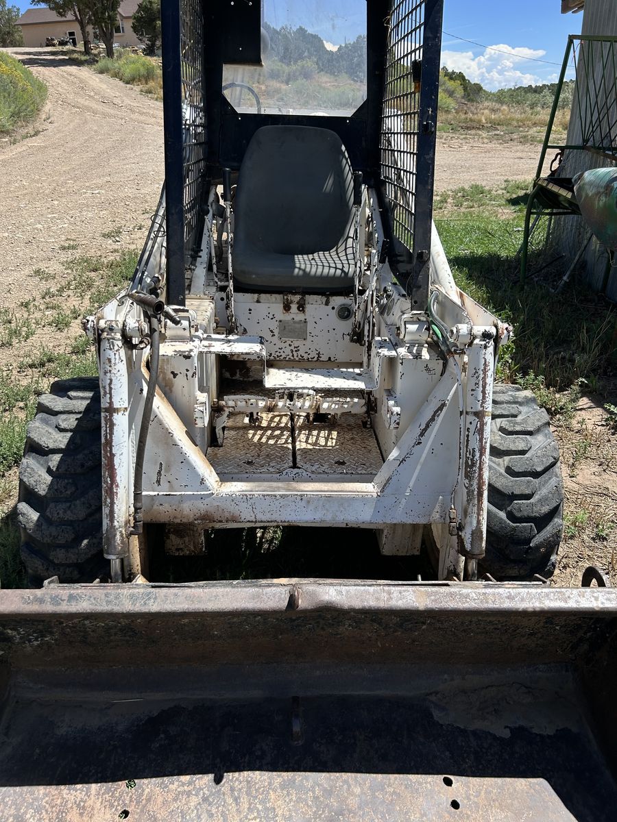 Bobcat 611 skid steer 
