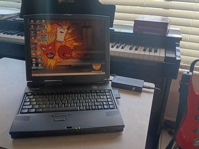 Vintage Toshiba Tecra 8000 circa 1998