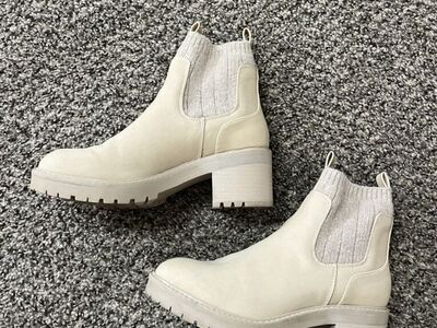 Womens Boots, Size 7