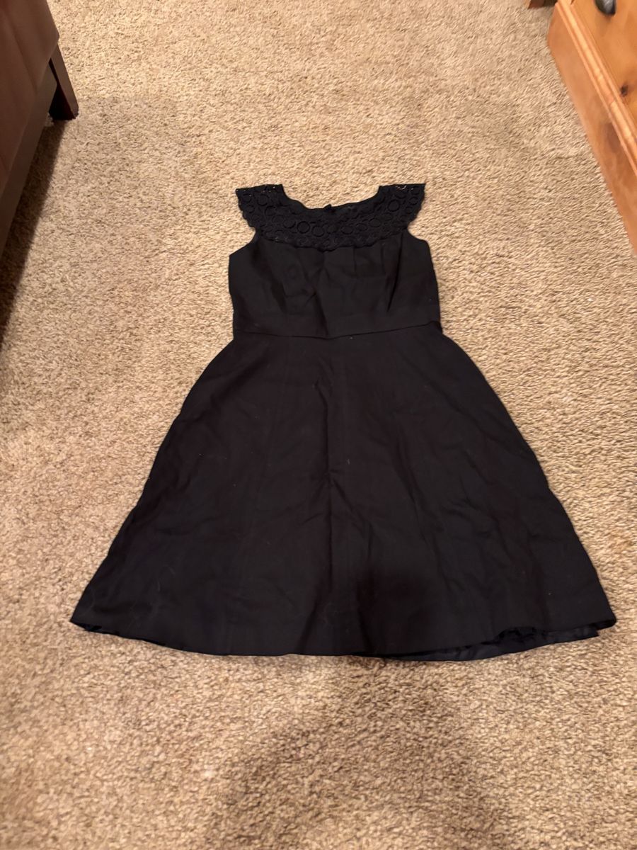 Cute sleeveless women’s size 10 black dress 