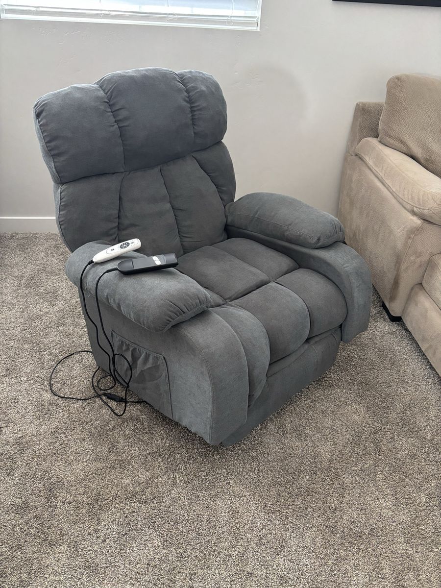 Power Lift Recliner - Like New!