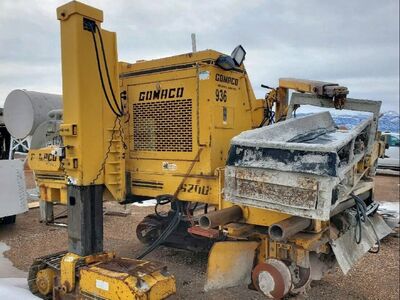 Gomaco GT6200 Slipform Concrete Rubber Track Paver Curb Gutter Trimmer Paving Slip Form Forming Machine Construction Equipment