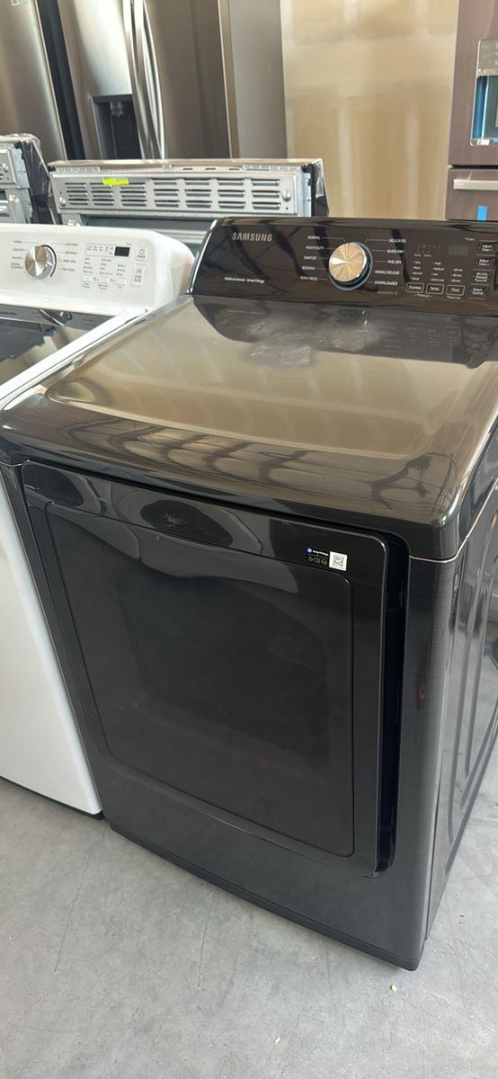 New scratch and dent Samsung 7.4 cu. ft. ELECTRIC Dryer with Sensor Dry 
