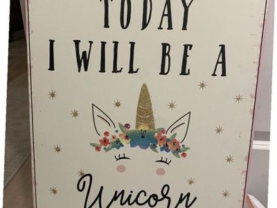PERFECT CONDITION ADORABLE WOODEN PICTURE