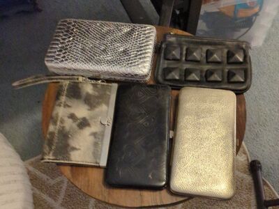 various women's clutch purses.