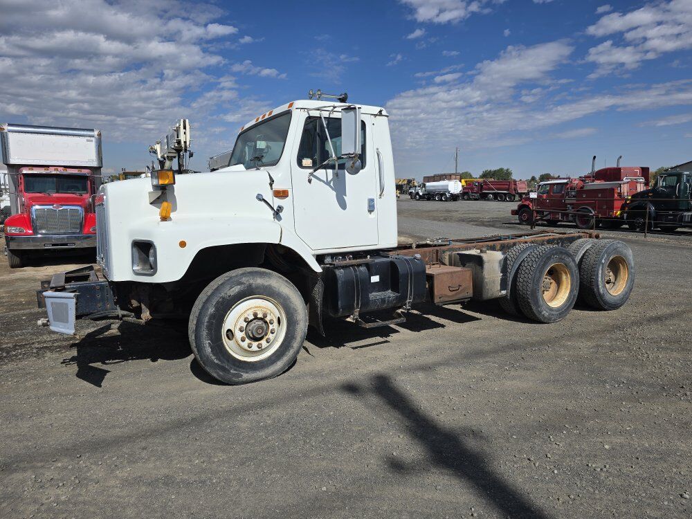 1999 International 2674 Cab and Chassis Auto