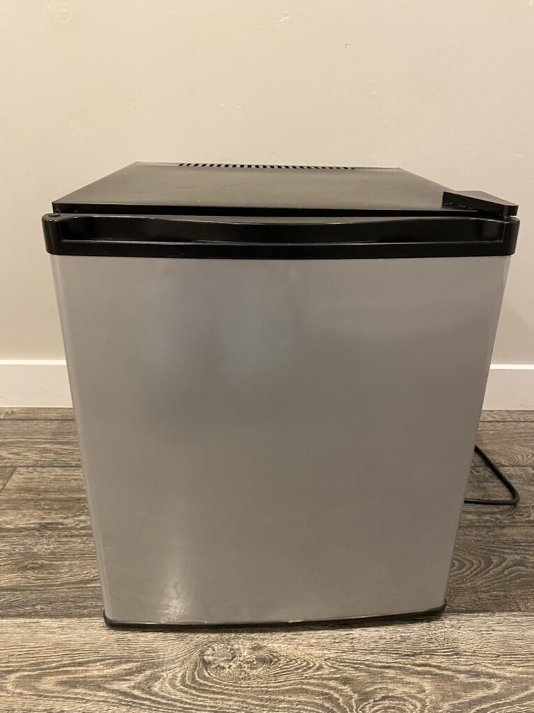 Truck / Camper Koolatron 1.7 Cu. Ft Mini fridge