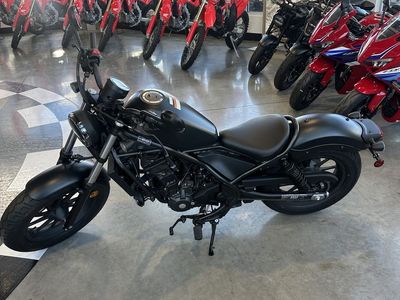 2026 HONDA Rebel 300 E-Clutch Matte Black Metallic