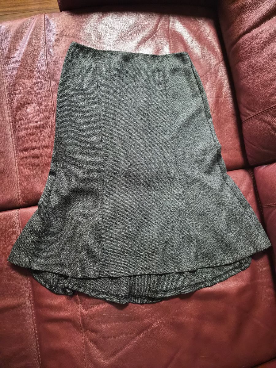 New York & Company Gray Herringbone Ruffle Base Skirt 6