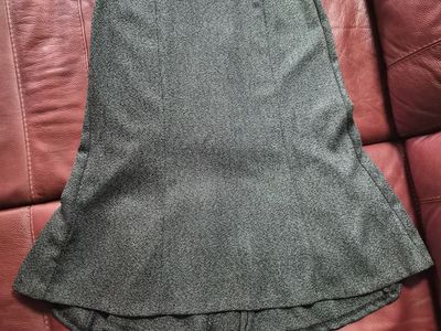 New York & Company Gray Herringbone Ruffle Base Skirt 6