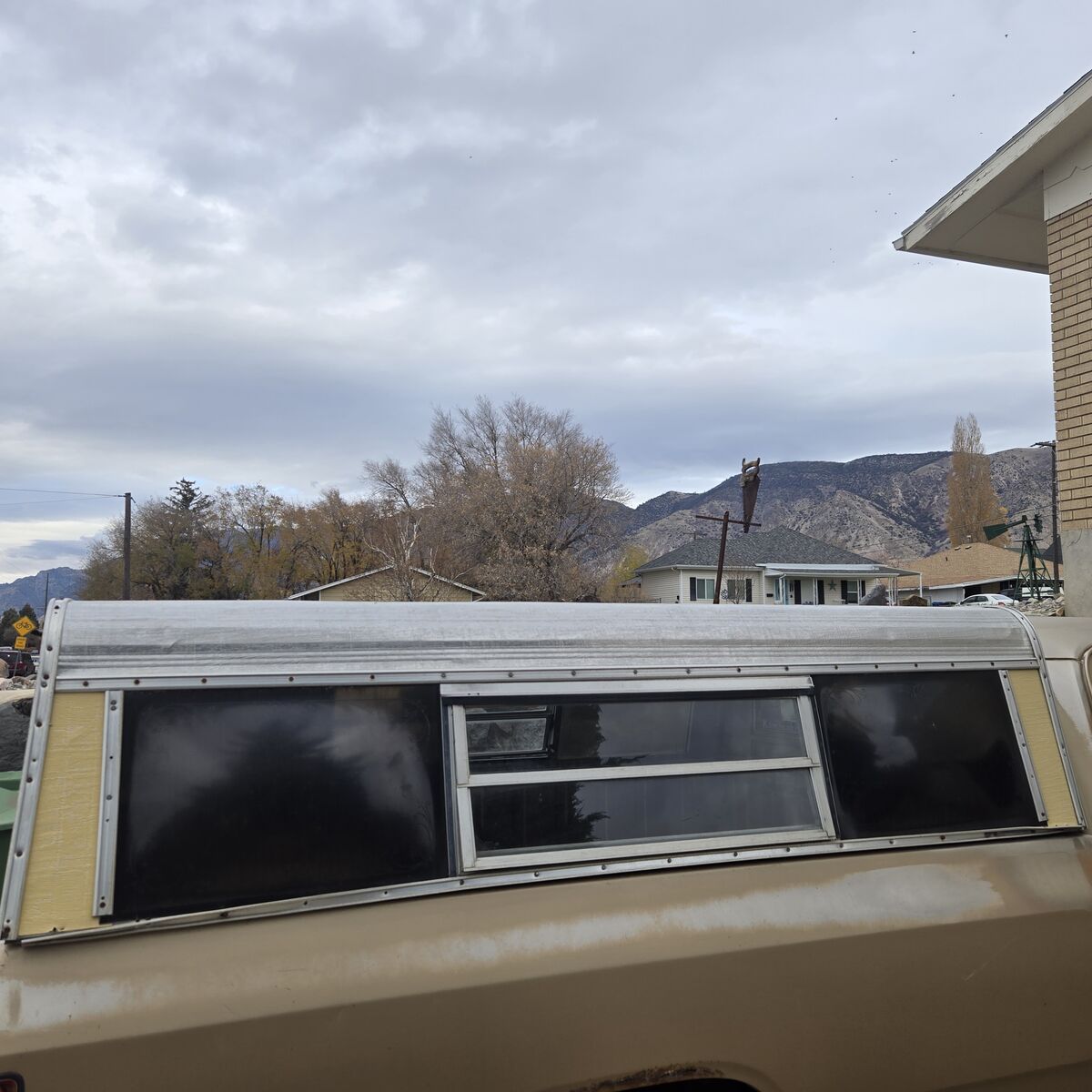 Vintage 8 ft long bed camper shell bed cover