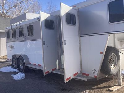 2008 Circle J - 4 horse trailer w/ midtack