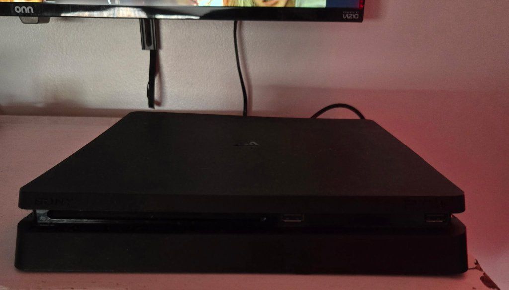 Playstation 4 slim