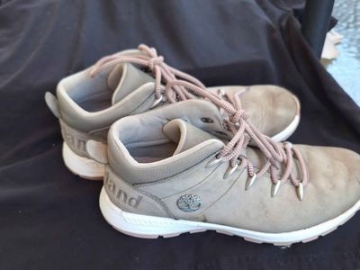 Timberland Women's Gray Suede Boots - Size 7, Lace-Up, Excellent Condition
