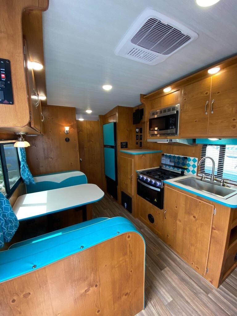 New 2025 Gulf Stream RV Vintage Cruiser Retro Trailer (19RBS)