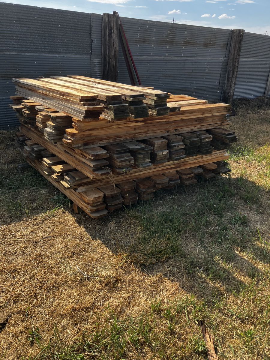 Weathered wood redwood fence pickets