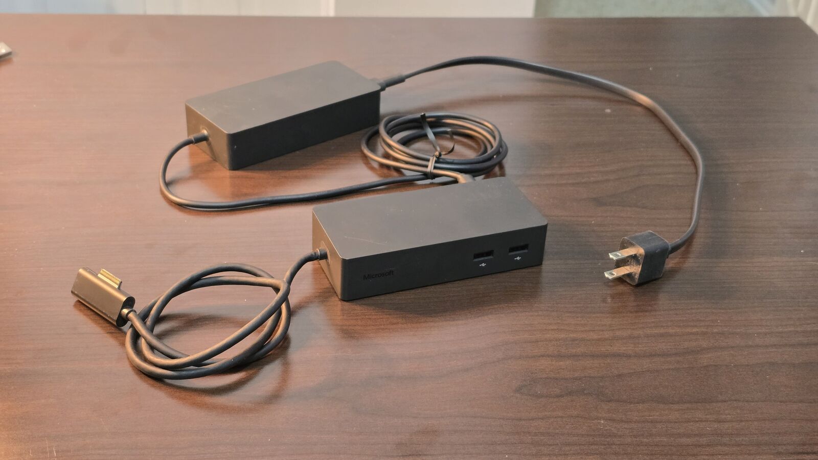 Microsoft Surface Pro 3 & 4 Docking Station Model 1661 WITH AC Adapter