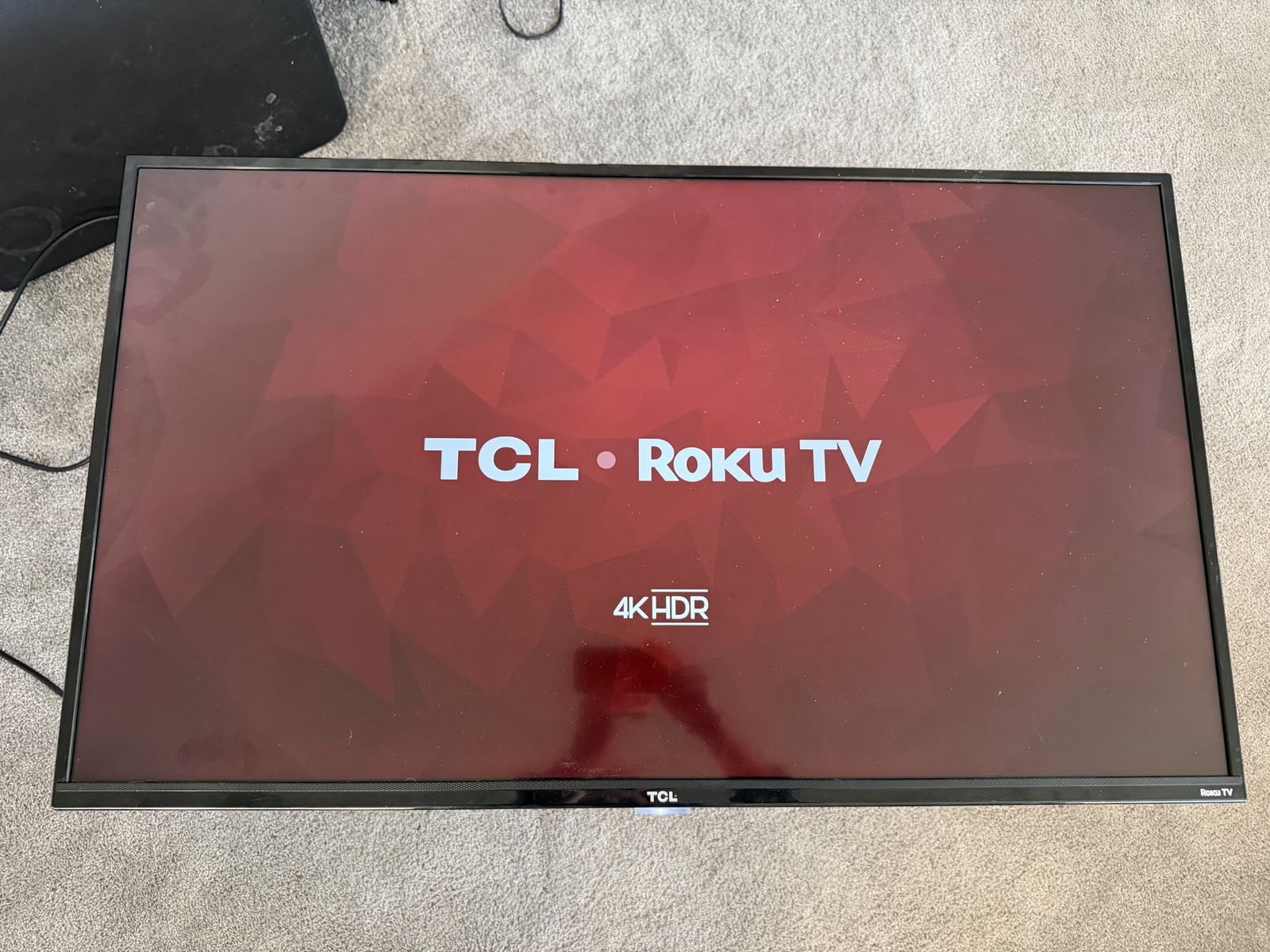 40” TCL Roku TV w/wallmount