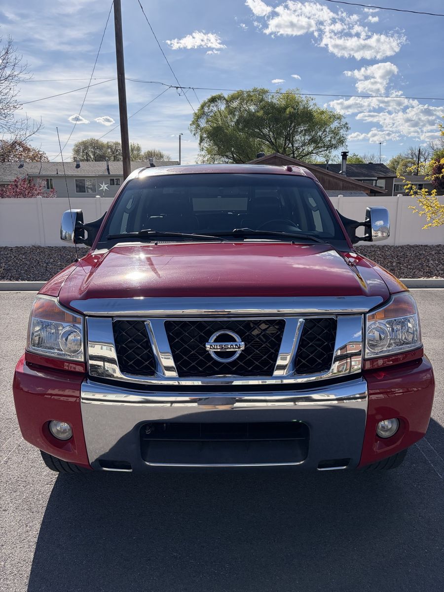 2011 NISSAN TITAN SL