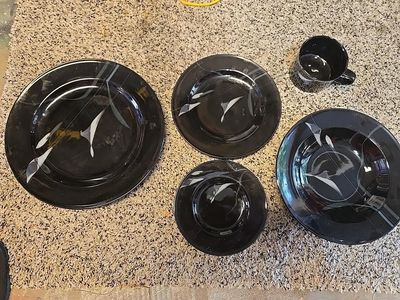 Mikasa Galleria Opus Black Dinnerware Set with Callalily Floral Design - 8 of each dish