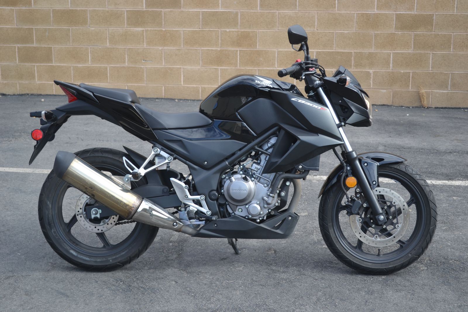 2016 Honda CB300F - Naked Sport Bike - Beginner - CBR 300