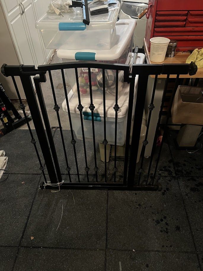 Door gate - metal