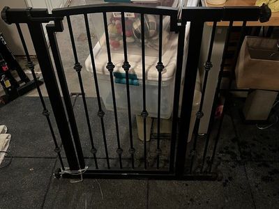 Door gate - metal