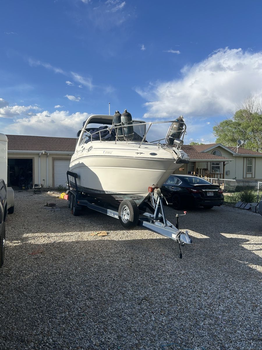 2004 Sea Ray 260 Sundancer Cabin Cruiser w/ AC, Head, Kitchenette, Metal Craft Trailer
