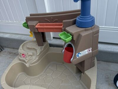 Step 2 pump and splash sand and water sand box