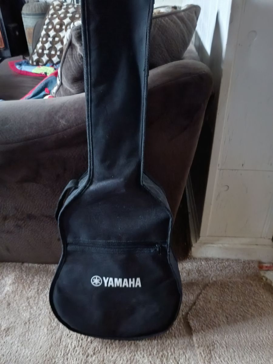 Yamaha c40 acoustic guitar