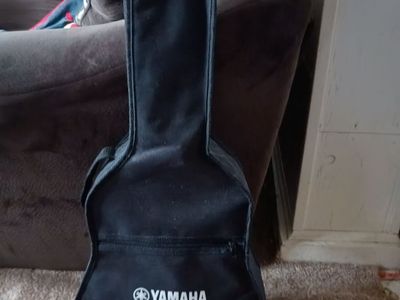Yamaha c40 acoustic guitar