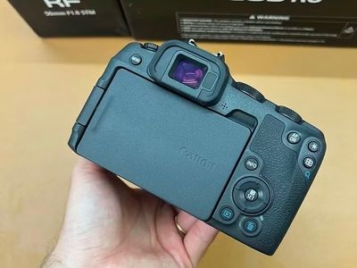 Canon R8, rf50