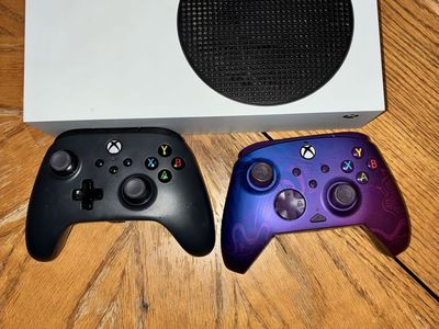 XboX series s w/2 Controllers