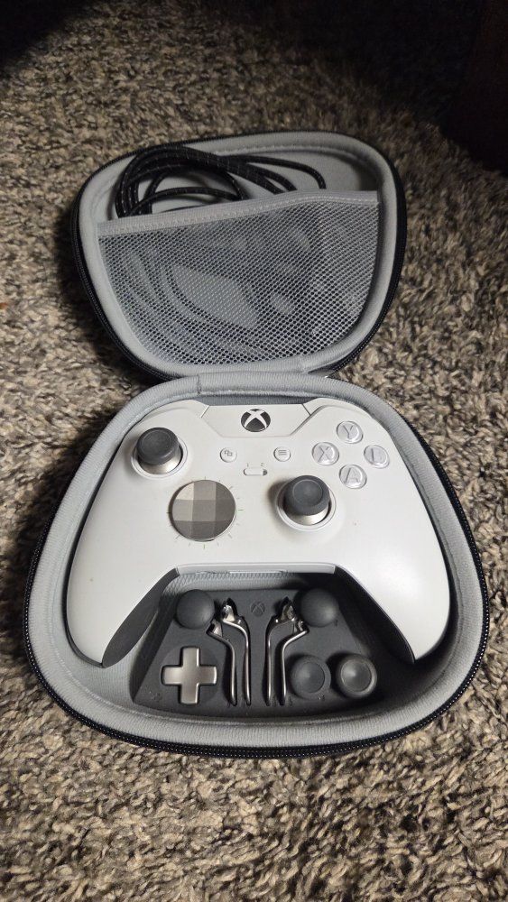 Microsoft Xbox Elite Wireless Controller Series 2 - White with Carrying Case & Accessories