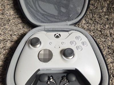 Microsoft Xbox Elite Wireless Controller Series 2 - White with Carrying Case & Accessories